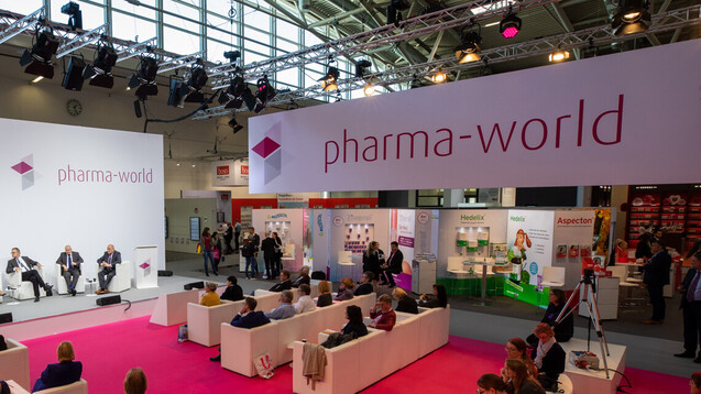 In diesem Jahr gehört die Bühne in der Pharmaworld kurzzeitig den Apothekerinnen. (Foto: Schelbert)