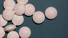 Es ist noch gar nicht so lange her, dass die Zulassung für Dolutegravir in Tivicay auch in Form von dispergierbaren Tabletten für Kinder und Säuglinge in Europa zugelassen wurde. (s / Foto: Мaksim G / AdobeStock)