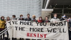 Auch am Donnerstag wurde in Brüssel, wo sich Vertreter von Föderalregierung und Regionen in Belgien über die strittigen Punkten beim Handelsabkommen Ceta geeinigt haben, demonstriert. (Foto: picture alliance / AP Photo)