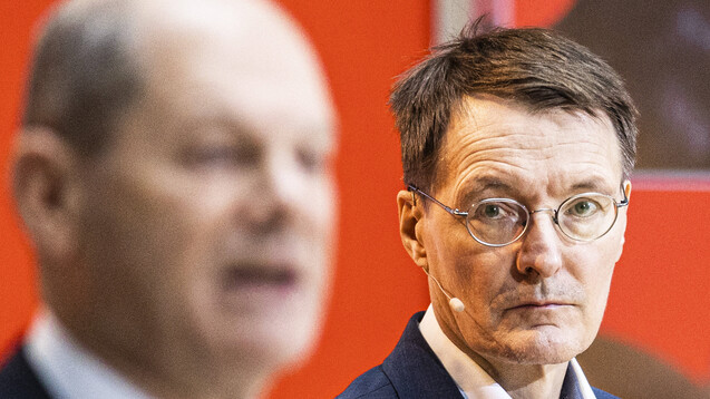 Im Kabinett des designierten Bundeskanzlers Olaf Scholz (links) wird Karl Lauterbach das Amt des Bundesgesundheitsministers bekleiden. Was bedeutet das für die Apotheken? (x / Foto: IMAGO / photothek)