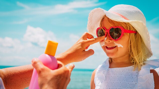 Ökotest wollte wissen, welche Sonnencreme für Kinder am besten geeignet ist. (x / Foto:&nbsp;nadezhda1906 / stock.adobe.com)