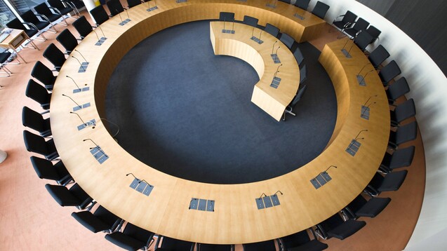 Im Petitionsausschuss des Bundestages wird am kommenden Montag das Rx-Versandverbot diskutiert. Namhafte Politiker haben sich angesagt, die ABDA will keinen Vertreter schicken. (Foto: imago images / epd)
