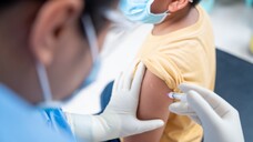Eine Empfehlung der Ständigen Impfkommission (STIKO) zu dem an Omikron angepassten Kinderimpfstoff liegt noch nicht vor.&nbsp;(x / Foto: tong2530 / AdobeStock)