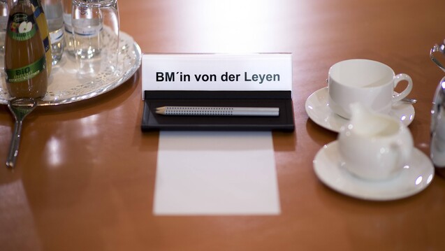 Bundesverteidigungsministerin Ursula von der Leyen (CDU) wird nicht mehr am Tisch des Bundeskabinetts Platz nehmen. Kurz vor der Wahl zur EU-Kommissionschefin kündigte sie ihren Rücktritt an. (Foto: imago images / photothek)