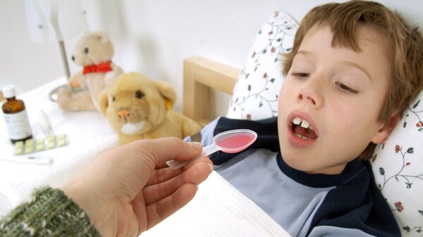 Schmerzmittel für Kinder: Im Jahr 2020 erstmals mehr OTC-Abgaben als Verordnungen