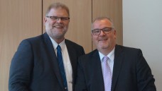 Kai-Peter Siemsen und Jens Dobbert - zwei Apothekerkammer-Präsidenten, die sich gut verstehen. (Foto: LAKBB)