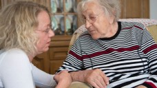 Es geht nur ums Geld: Gute Pflege können sich viele Rentner nicht leisten, zeigt die Studie der Bertelsmann Stiftung. (Foto: © Achim Multhaupt)
