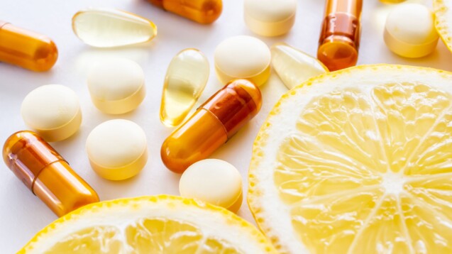 In der Erkältungszeit beliebt: Vitamin-C-Supplemente. (Foto: shironagasukujira / AdobeStock)