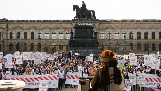 Auch Anke Rüdinger, Vorsitzende des Berliner Apothekerverins, sprach auf der Dresdener Protestkundgebung. (Foto: SAV)