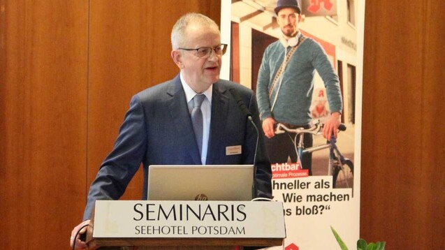 Olaf Behrendt, Vorsitzender des Apothekerverbands Brandenburg, lobt bis auf die Öffentlichkeitsarbeit die Arbeit der ABDA,. (Foto: AVB)