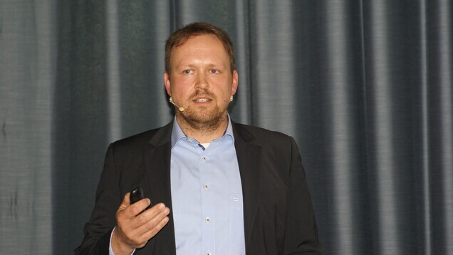 Hannes Neumann, Produktmanager der Gematik für das E-Rezept (hier beim Wirtschaftsseminar des Apothekerverbands Mecklenburg-Vorpommern Anfang Mai in Rostock). (b/Foto: DAZ / Müller-Bohn)