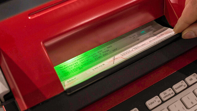 Die Apotheken-Rechenzentren warnen vor ausbleibenden Zahlungen von Kassen und Herstellern, eine Vorauszahlung würde helfen. (Foto: imago images / Steinert)