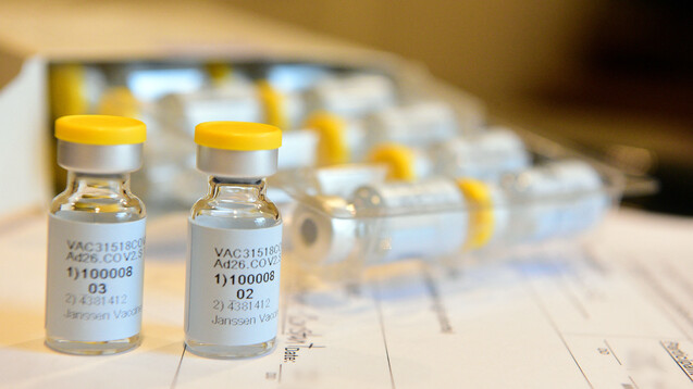 Die FDA hat den ersten Vektorimpfstoff in den USA notfallzugelassen: Ad26.COV2.S von Johnson &amp; Johnson, Mutterkonzern des Zulassungsinhabers Janssen Biotech Inc. (Foto:picture alliance / abaca | ABACA)