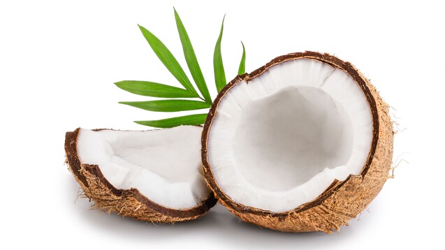 Ist Kokosöl gesund oder sollte man von ihm wegen der gesättigten Fettsäuren lieber die Finger lassen? (kolesnikovserg / stock.adobe.com)