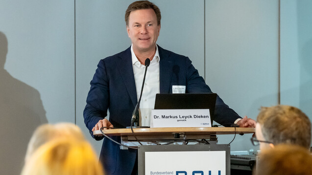 Gematik-Chef Dr. Markus Leyck-Dieken rät den E-Rezept-Modellbetreibern, sehr genau über mögliche Investments nachzudenken. (c / Foto: Pietschmann/BAH)