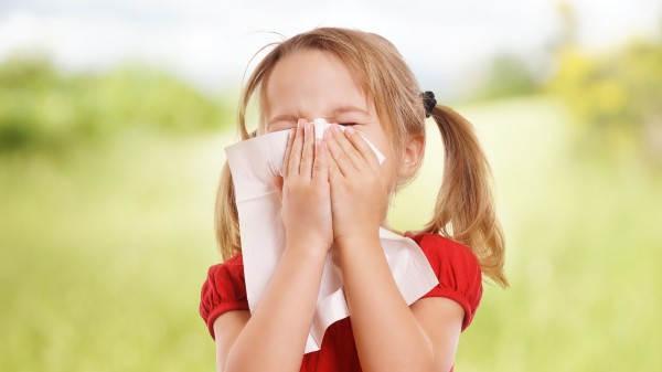 Rezeptfrei gegen Heuschnupfen – was geht bei Kindern?