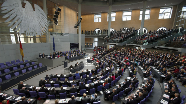 Die Bundestagsabgeordneten erhalten weiterhin jeweils zur Jahresmitte eine automatische Anpassung ihrer Diäten. (Foto: dpa)