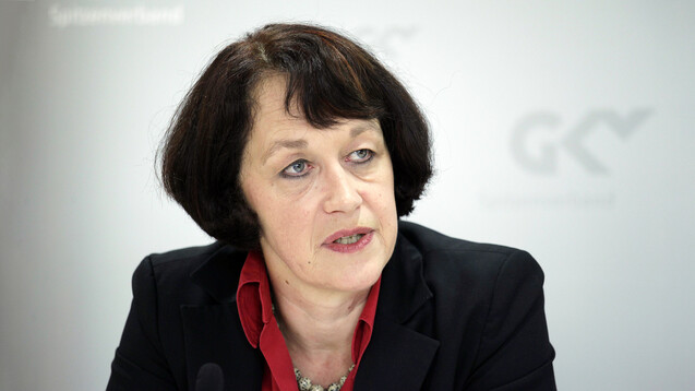 Doris Pfeiffer, die Chefin des GKV-Spitzenverbandes, meint, dass die Kassenreserven von insgesamt etwa 19,1 Milliarden Euro nicht gigantisch seien. (Foto: Imago)