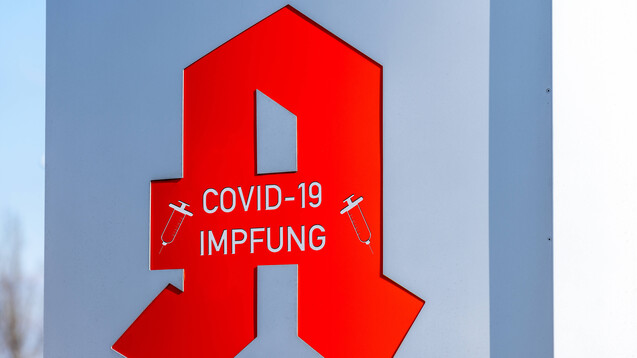 Apotheken sollen noch bis zum 7. April des kommenden Jahres gegen COVID-19 impfen dürfen. (Foto: IMAGO / Bihlmayerfotografie)