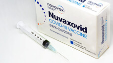 In einigen wenigen Bundesländern soll Nuvaxovid bereits kommende Woche über die Apotheken an Arztpraxen ausgeliefert werden. (c / Foto: rarrarorro / AdobeStock)