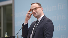 Bundesgesundheitsminister Jens Spahn (CDU) will mit dem TSVG die Wahltarife der Krankenkassen für Homöopathie abschaffen. (Foto: Imago)
