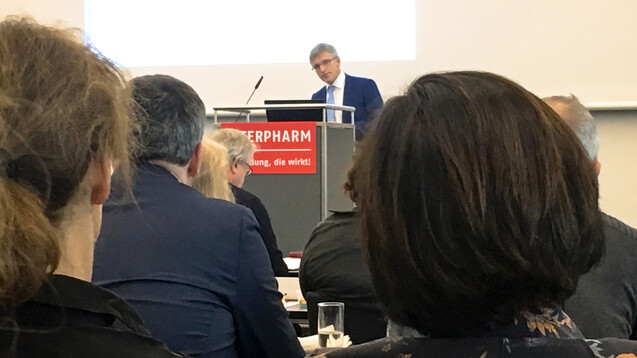 Gesundheitsrechtsexperte Dr. Elmar Mand erklärte auf der Interpharm, dass die von Jens Spahn genannten Alternativen zum Rx-Versandverbot rechtlich nicht haltbar sind. (Foto: bro /DAZ.online)