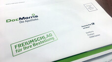 An mehreren Stellen in den DocMorris-Paketen wird immer wieder eine Postfach-Adresse in Aachen angegeben. Auch als Absender. Der Verband Sozialer Wettbewerb hatte deswegen schon einmal ein Gerichtsurteil gegen den EU-Versender erwirkt und hat nun einen Ordnungsmittelantrag gestellt. (s / Foto: DAZ.online)
