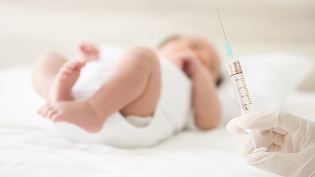 Keine Standardimpfung für Säuglinge: der Schutz vor Meningokokken B. (s / Foto:&nbsp;comzeal / stock.adobe.com)
