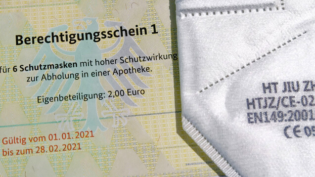 Was hat die Schutzmaskenausgabe an Risikogruppen und ALG II-Empfänger den Bund gekostet?&nbsp;(Foto: IMAGO / Jürgen Held)