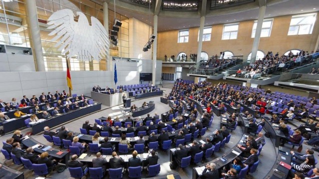 Üppige Nebeneinkünfte: Mindestens 18 Millionen Euro sollen die Bundestagsabgeordneten seit 2013 nebenbei eingenommen haben. Die Gesundheitspolitiker verhielten sich aber vergleichsweise zurückhaltend. (Foto: T. Truschel / Bundestag)