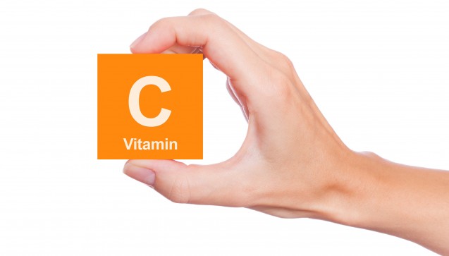V wie Vitamin C: Vitamin C spielt als Radikalfänger bei
der Bekämpfung von Erkältungserregern eine Rolle. Das Vitamin ist praktisch in
allen Nahrungsergänzungsmitteln für das Immunsystem und auch in einigen Erkältungs-Kombinationsarzneimitteln
enthalten (z.B. in Grippostad® C). (Foto: concept w / stock.adobe.com)