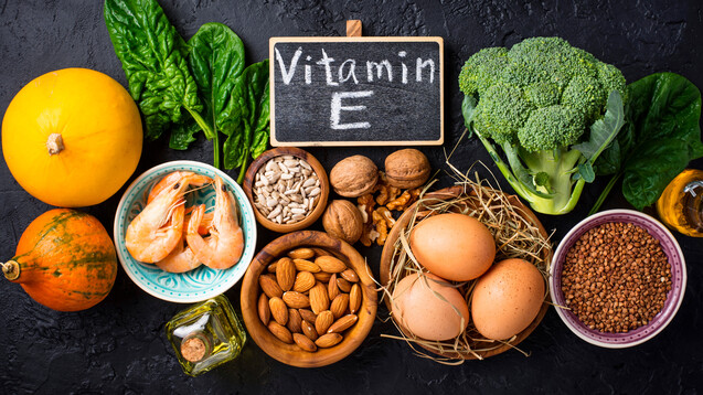 Vitamin-E-Präparate gehören zu den Topsellern unter den Nahrungsergänzungsmitteln. Aber braucht man sie wirklich?&nbsp; (Foto: Yulia Furman / AdobeStock)&nbsp;