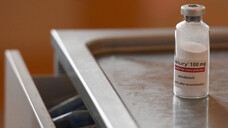 Die FDA hat Remdesivir, dem ersten COVID-19-Arzneimittel die offizielle Zulassung erteilt. Bislang war der Einsatz nur im Rahmen einer Notfallgenehmigung erlaubt. (Foto: picture alliance/dpa/CTK | Ondrej Deml)