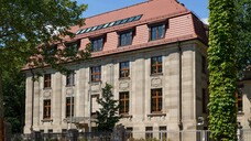 Der 5. Strafsenat des Bundesgerichtshof mit Dienstsitz in Leipzig hat sich mit dem MVZ-Strohmann-Konstrukt eines Hamburger Apothekers auseinandergesetzt. (c / Foto: imago images / Peter Endig)