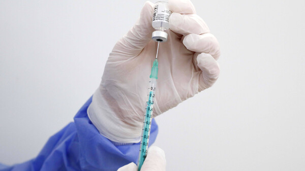 COVID-19-Impfungen starten nach Ostern schrittweise in Arztpraxen