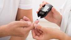 Blutzuckerkontrolle: Können Diabetiker zu Hause machen oder in der Apotheke. (Foto:  Andrey Popov / Fotolia)