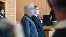 Heilpraktiker Klaus R. ist vor dem Landgericht Krefeld wegen fahrlässiger Tötung angeklagt. Patienten verstarben, nachdem R. ihnen das nicht zugelassenen Mittel 3-Bromopyruvat verabreicht hatte. (Foto: picture alliance)