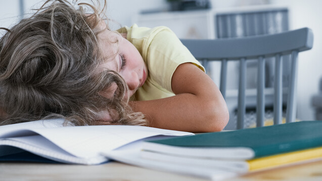 Tagsüber müde, aber abends wach? (Foto: Photographee.eu / stock.adobe.com)