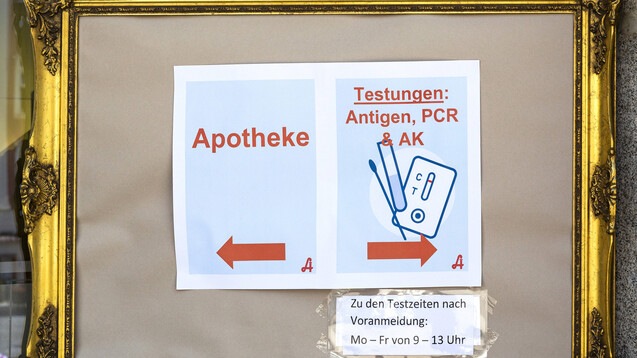 Apotheken können künftig für die Durchführung von PoC-NAT-Tests bei Berechtigten nach Testverordnung 43,56 Euro abrechnen. (x / Foto: IMAGO / CHROMORANGE)