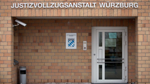Zwischenfall in der JVA: Etwa 40 Häftlinge traten in einen Hungerstreik, um ihr Recht auf Methadon geltend zu machen. Die bayerische Justiz gibt zu, dass der Anstaltsarzt in Würzburg kein Methadon verschreiben darf. (Foto: dpa)