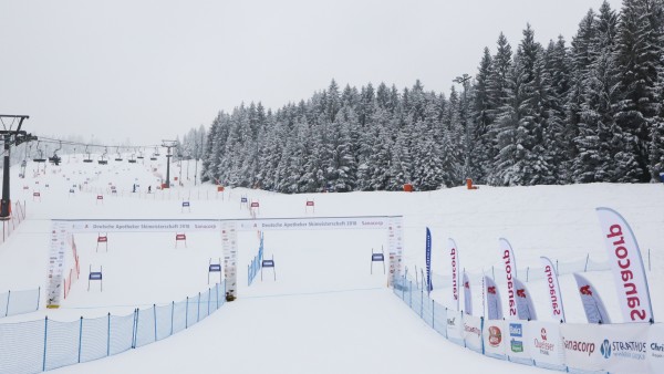 Sport und Neon bei den Apotheker-Skimeisterschaften