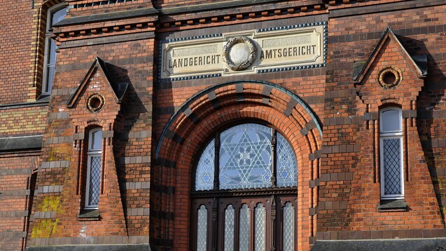 In Flensburg müssen sich ein Arzt und ein Apotheker jetzt vor Gericht verantworten. (m / Foto: imago images / nordpool)