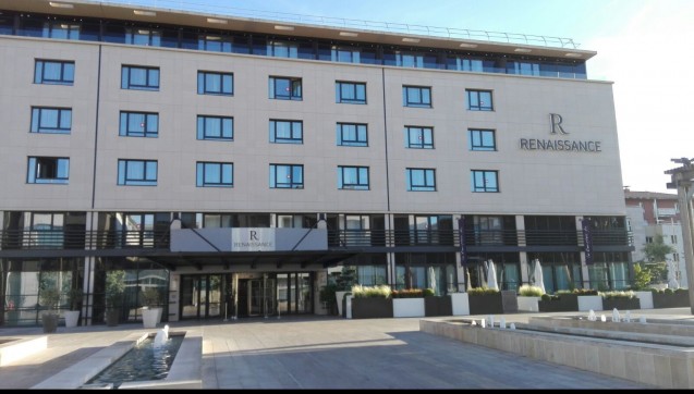 Bis zum EM-Aus nutzte die ukrainische Nationalelf das Renaissance Hotel in Aix-en-Provence als Mannschaftsquartier. (Foto: Jannik Jürgens / Correctiv.org)