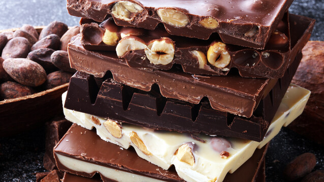 Eine Metaanalyse mit mehr als 336.000 Personen ergab, dass moderater Schokoladenkonsum das Risiko einer KHK reduzieren kann. (x / Foto:&nbsp;beats_ / stock.adobe.com)